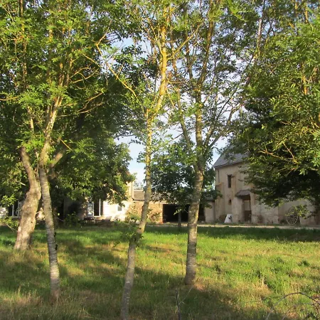 D'hotes Les Pieds Dans L'herbe Saint-Julien-Gaulene